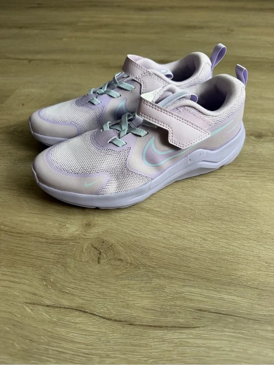 Nike Girls Cosmic Runner  Purple Sneakers New SZ 3