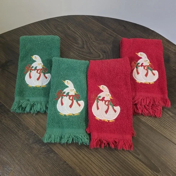 Vintage Christmas Finger Tip Hamd Towels Geese Red Green Set of 4 USA Cotton‎