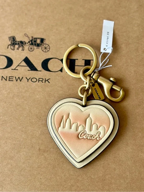 Coach X Jennifer Lopez Heart Bag Charm City New York Skyline Purse keychain Clip