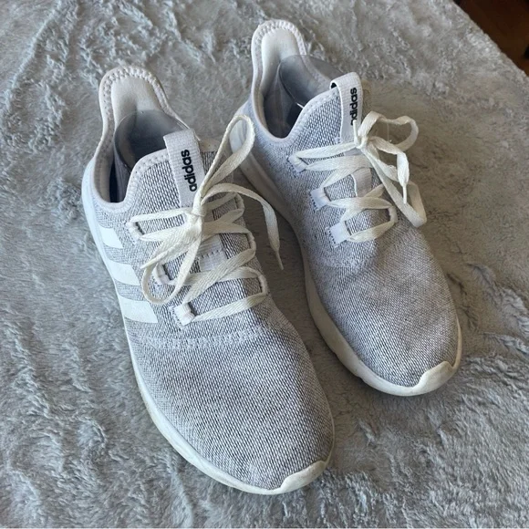 Adidas cloud foam women’s size 9 grey/ white