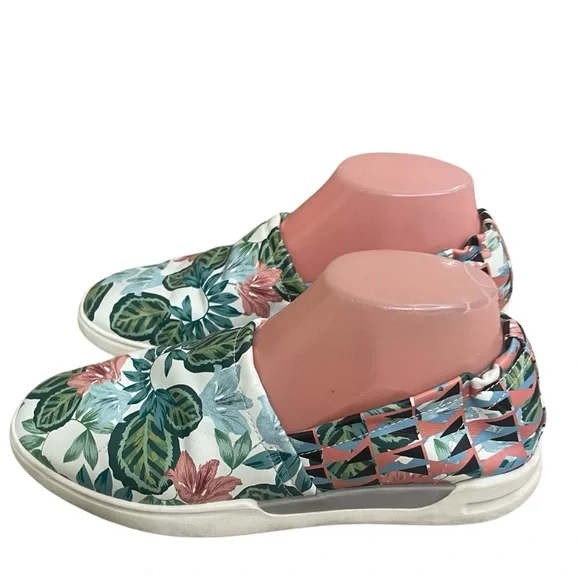 donald j pliner womens leather slip on loafers Size 8 White Floral‎