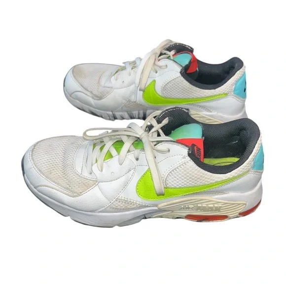Nike Shoe with Neon Green Insole and Black Lining Women’s 8.5