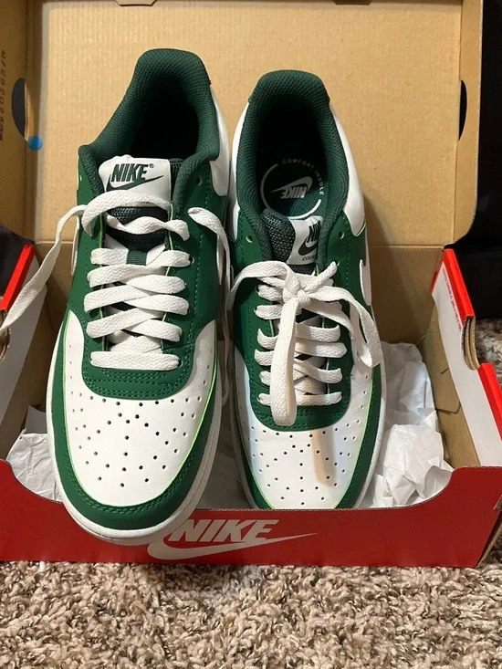 Nike Men’s Low-Top Sneakers in White and Green