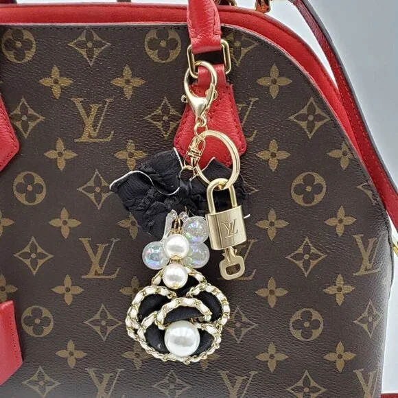 Authentic Louis Vuitton Gold Padlock 🔒 Key Set w/ Unbranded Flower Bag Charm