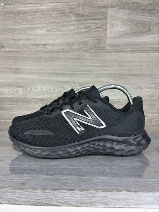 New Balance fresh foam Arishi Triple Black Mesh womens Sneakers size 8.5 Wide