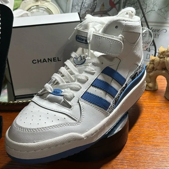Adidas White and Blue Striped Sneakers 9 1/2 Women’s NWOT