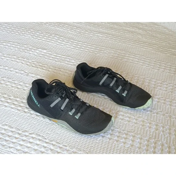 Merrell Trail Glove 6‎ Black Barefoot Minimalist Running Shoes Sz 7 Women's