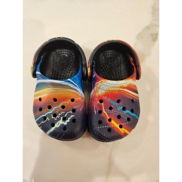 Baby‎ galaxy crocs size 4c