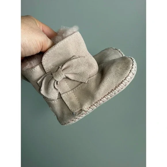 UGG Jesse Bow II Baby Boots Pink Suede Sheepskin Booties Size 2/3 1013298I