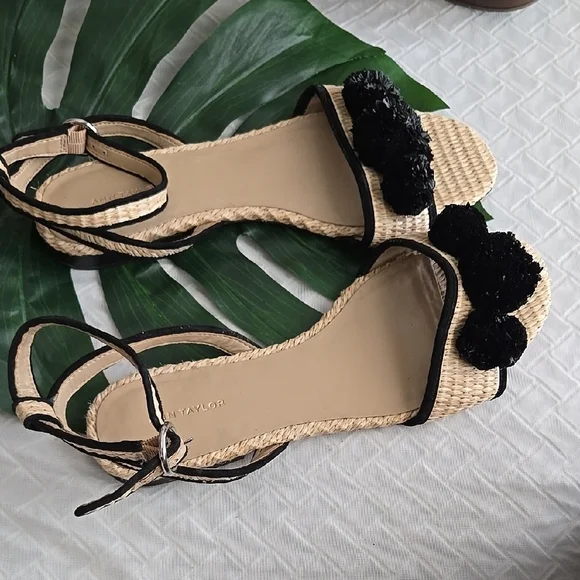Ann Taylor Adley Pompom Women's Black and Tan Resortwear Sandals Summer Shoes