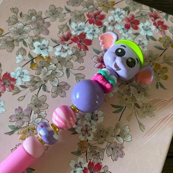 Disney Doorables: Winnie the Pooh: Lumpy roller skates handmade beaded pen