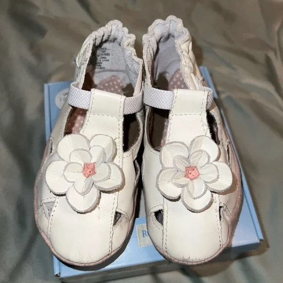 Robeez Claire Mary Jane 12-18mo white with flower accent leather shoe