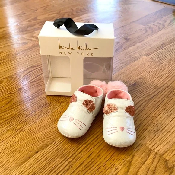 Pom pom mouse baby girl bootie