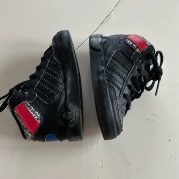 🍀EUC Adidas Black and Red Baby Walker Shoes EUC
