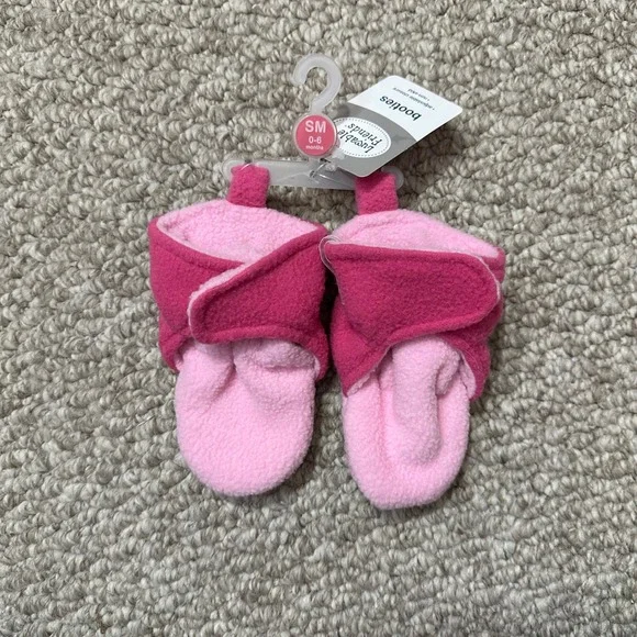 Baby Booties‎ Infant Size 0-6 Months Pink Fleece Non Skid Adjustable Closure