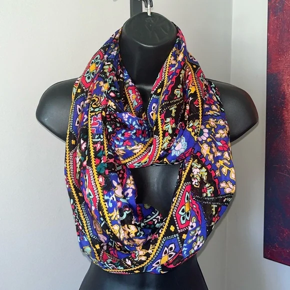 LAST CHANCE Vera Bradley Romantic Paisley Infinity Scarf