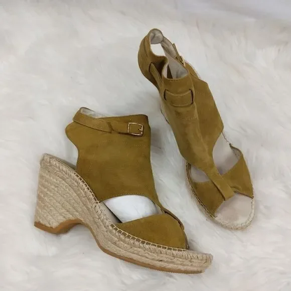 Bettye Muller Women's Size 39 EUR 8.5-9 US Gold Su
