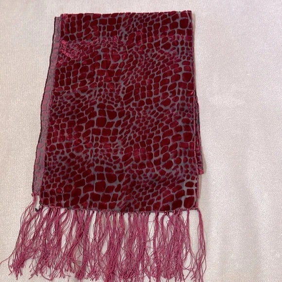 Scarf in burgundy