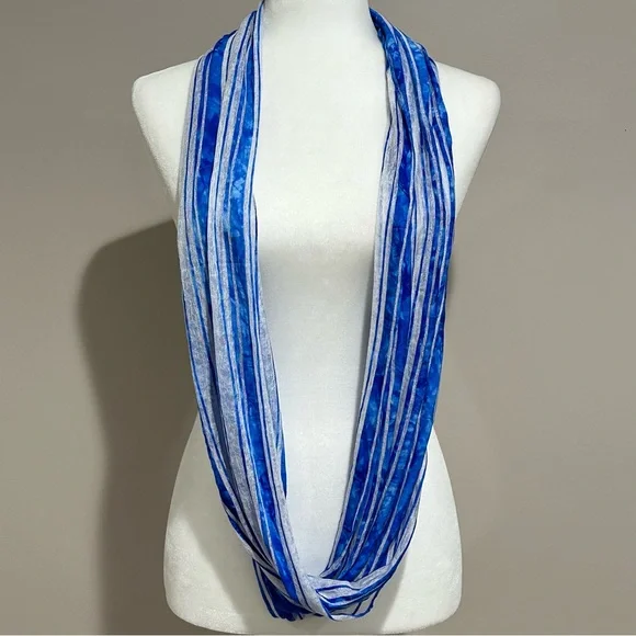 NWOT Women’s Infinity Scarf Lightweight