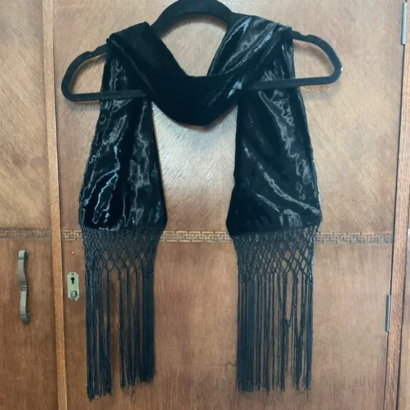 Guess collection elegant scarf with fringe. Feels like Black Velvet. EUC