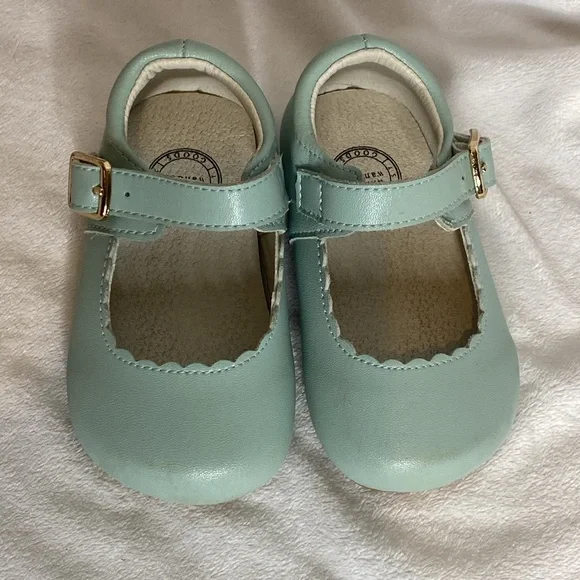 Whim + Wander girls shoes