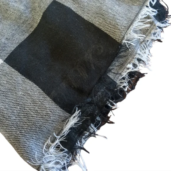 ❗$1 Bundled❗LANE BRYANT Black and Cream Buffalo Plaid Infinity Scarf with Fringe