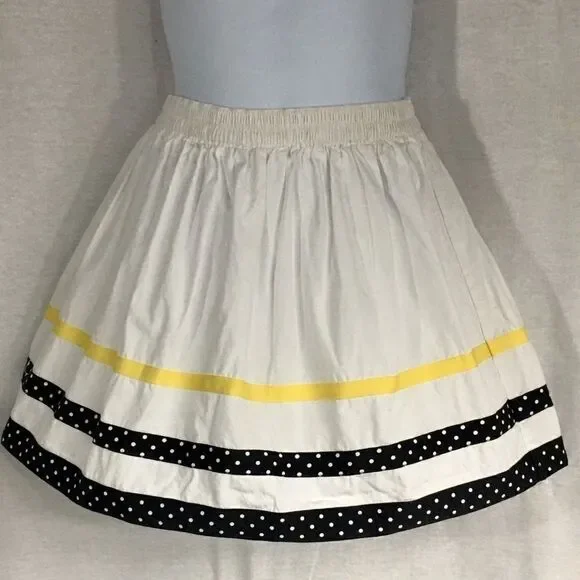 Gymboree size 5 white yellow blue trim elastic