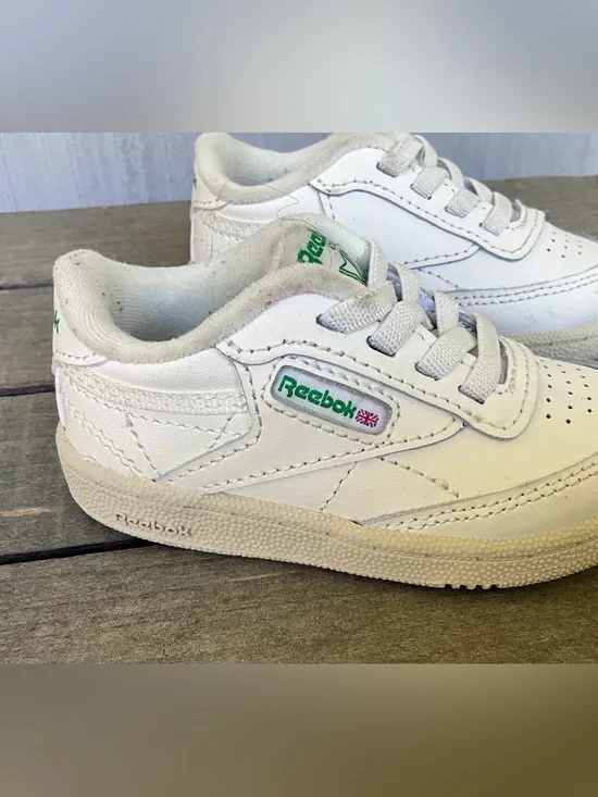 Reebok Baby Club C White Low-Top Leather Sneakers with Green Logo Sz 4