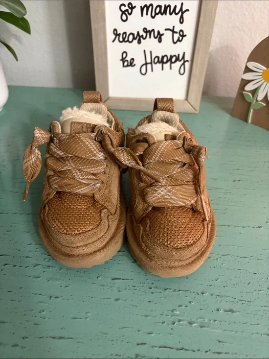 Kids Casual Tan Sneakers with Faux Fur Lining