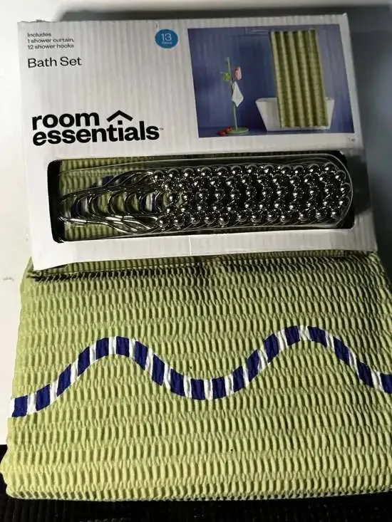Room Essentials‎ 13-Piece Bath Set Green Seersucker Shower Curtain & Hooks 72x72