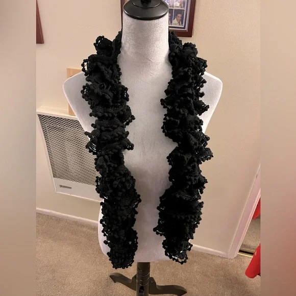 HAND Knit Black ruffle “cabaret” style 🧣scarf , 49” long.