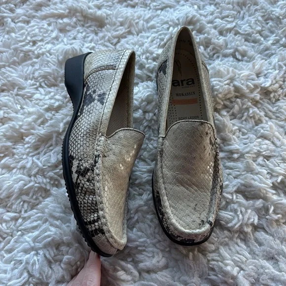 Ara‎ Snake Print Loafers