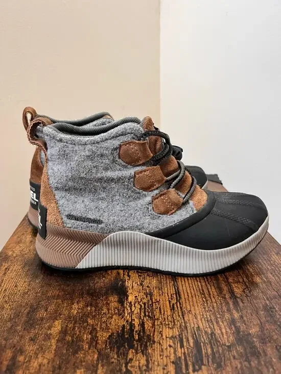 Sorel Kids Out N About Classic Waterproof Lace Up Boots Size 1 Unisex Flaw