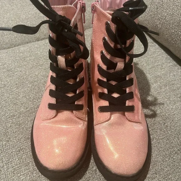 There Abouts Girls Pink Glittery Pink Shimmery boots with side zipper! Size 2M.