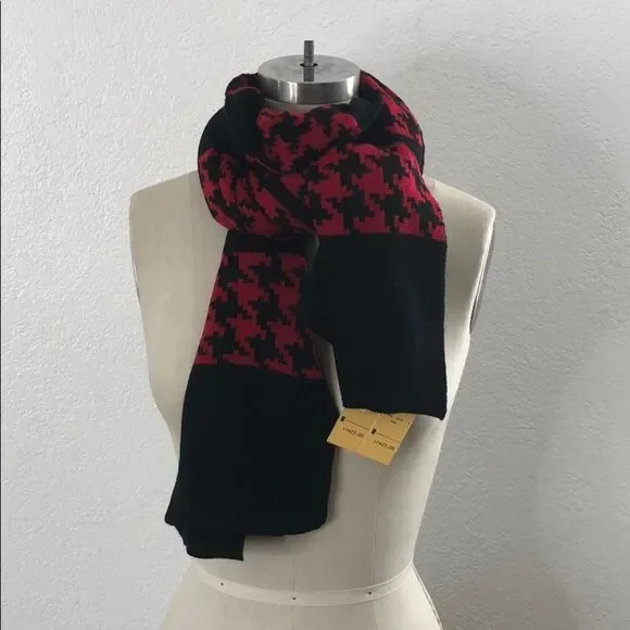 New red saks fifth avenue houndstooth scarf shrug