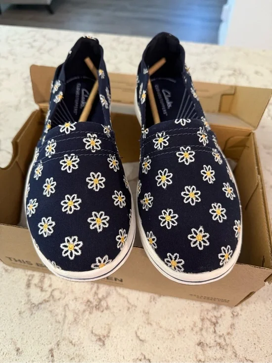 Clarks cloudstepper Breeze Step Navy Floral Daisy Slip-On Shoes size 8W