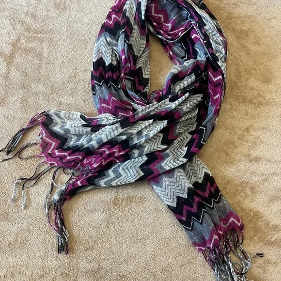 MaxAzria Zigzag Chevron Fringe Scarf in Magenta, Black & Gray