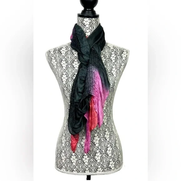 Gena Accessories dip dyed ruched shawl - Size: OS