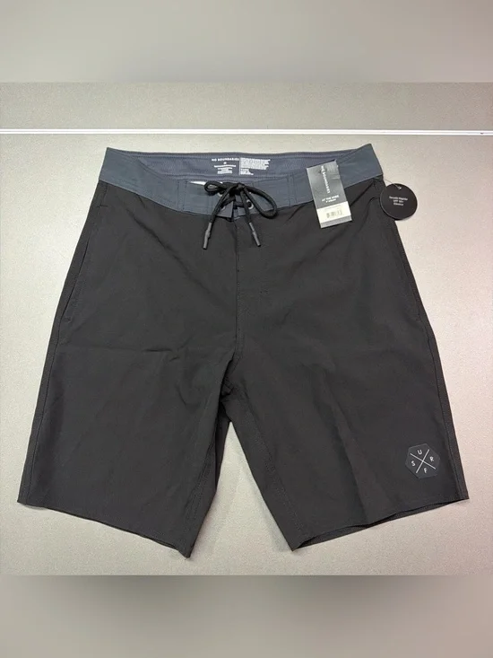 No Boundaries Mens Knee Length 9 Inch Inseam Board Shorts Size 28 NWT