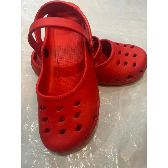 Capelli Of New‎ York  Water Shoes Size 6