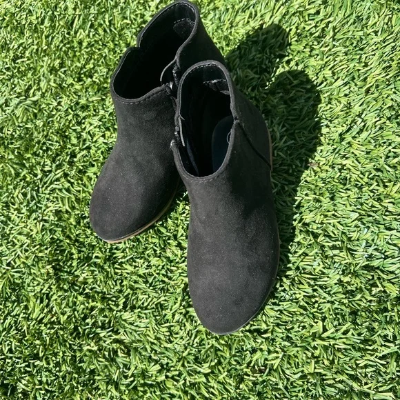 GIRLS NEW Black Suede Ankle Boots - Stylish Toddler Booties (no tag)