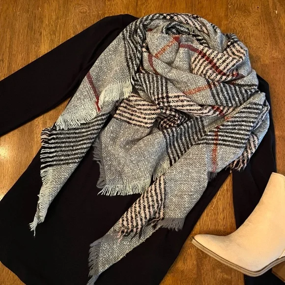 NWT Plaid Blanket Scarf Wrap