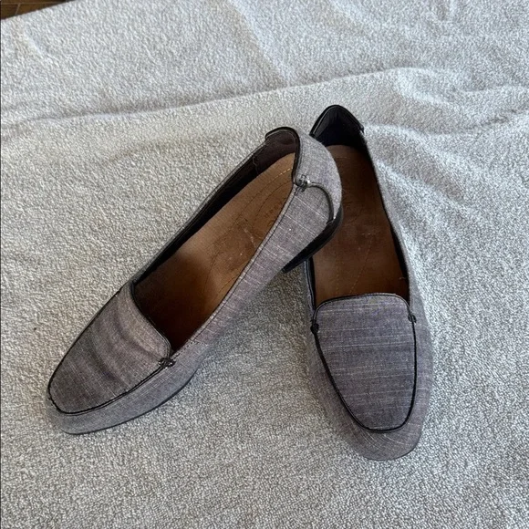 Clarks‎ Artisian loafers women’s size 7.5 7 1/2 Clark’s Keesha Luca Gray Slip-On