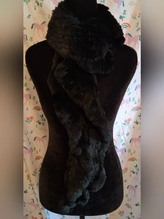 EUC Elizabeth Gillett NYC Black Rex Rabbit Fur Tapered Spiral Elegant Scarf Wrap