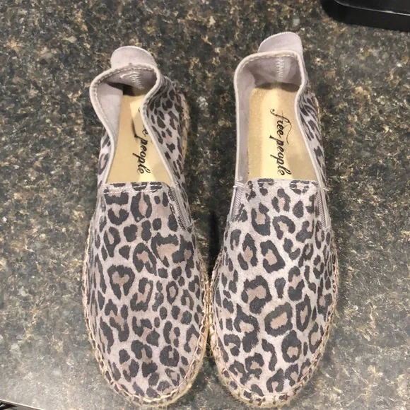 🆕 Free People Cheetah Print Size 38 in Spain . USA size by the chart size …