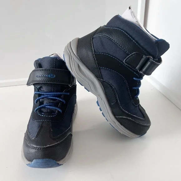 Geox JN Alaska Waterproof Boys Boot sz. 10.5