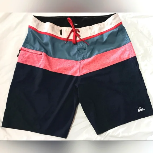 Quicksilver Board Shorts  34 Pocket and Hook & Loop Fly Surf Beach
