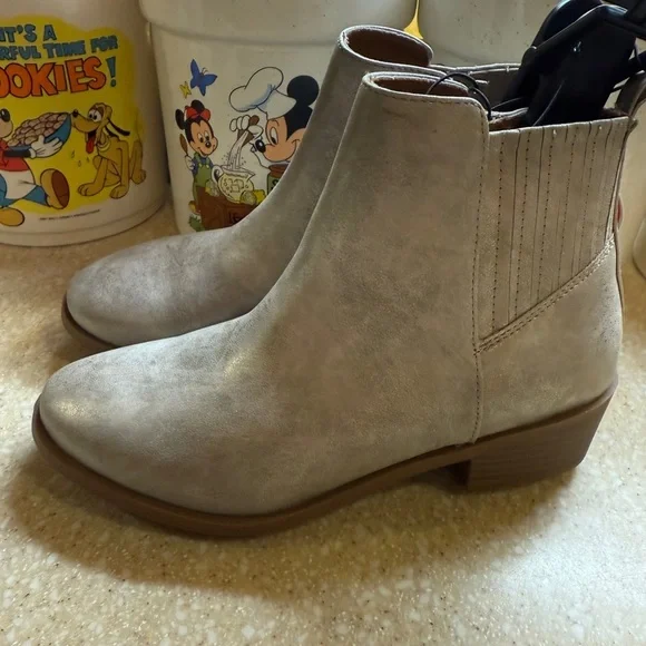Classic Metallic Taupe Women's Ankle Boots Youth Sz 4 Shoes Brand New Slip On