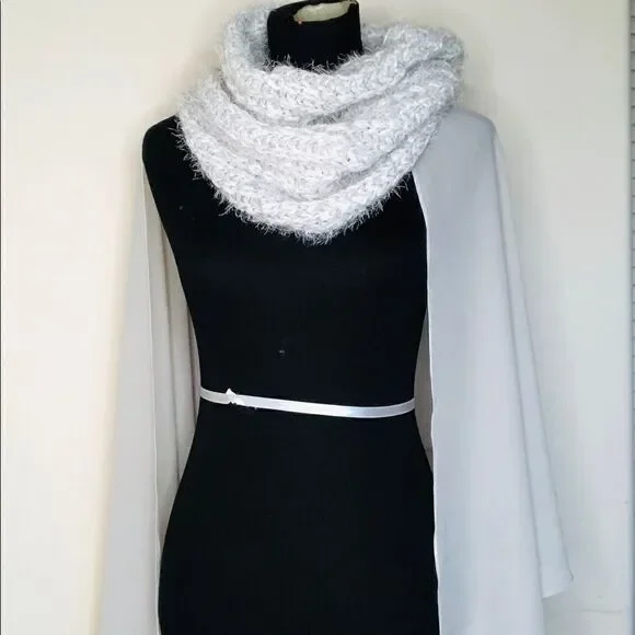 Cream & Grey Chunky Knit Winter Scarf – NWT, Soft Lined Shawl