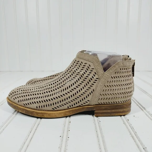 Reaction Kenneth Cole  Girls’ “Wild Fun” Sand Taupe Tan Ankle Bootie A6
